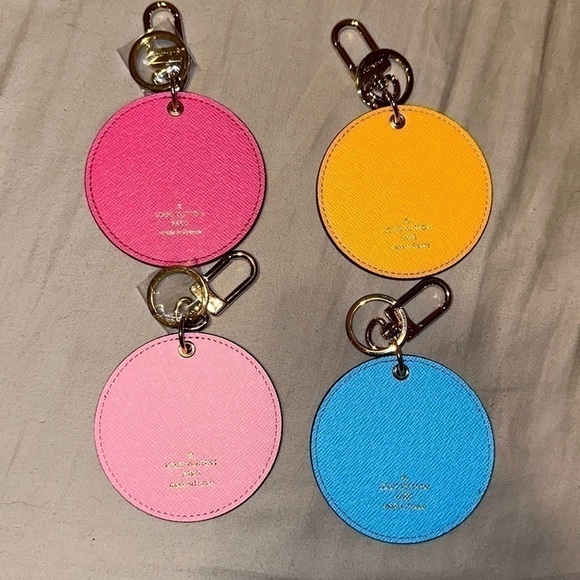NWT Louis Vuitton 2022 Holiday Illustrate Tokyo Bag Charm & Key Holder // Blue - Picture 8 of 10